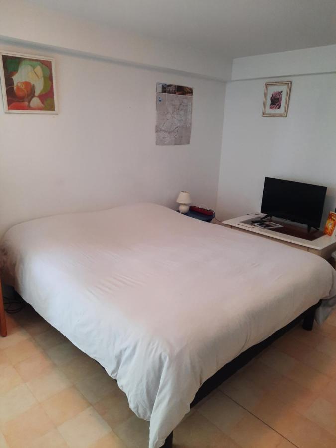 Chambre pour 2, 3 ou famille nombreuse 2 adultes 5 enfants et jeunes Belmont-Bretenoux Extérieur photo
