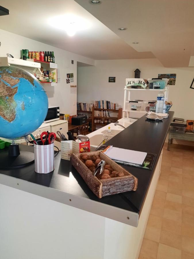 Chambre pour 2, 3 ou famille nombreuse 2 adultes 5 enfants et jeunes Belmont-Bretenoux Extérieur photo